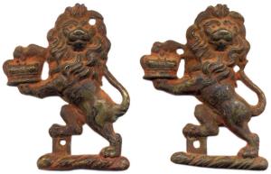 Lions of East India Company, Copper (2), lions carrying Royal Crowns in their hands from t