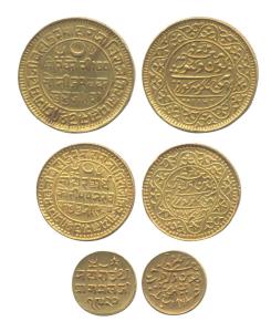 Pragmalji II, Gold (3), Set of 3: Mohur, ½ Mohur or 50 Koris and ¼ Mohur or 25 Koris, with