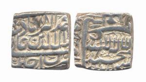 Akbar, Silver square Rupee, Ujjain mint, Kalima type, mint name at bottom on rev, AH 988 (