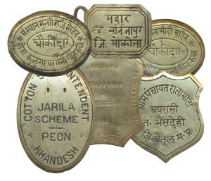 Buckels and Badges, Mixed lot of Belt Buckles and Chapras Badges of modern Republic of Ind