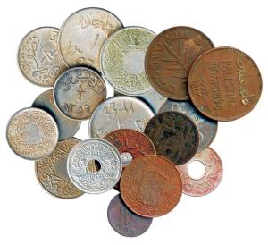 Assorted lot of foreign coins: Palestine (4); Netherlands (5); and Saudi Arabia (9). Fine 