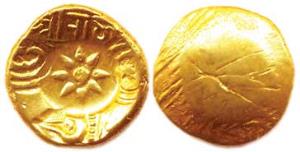 Yadavas of Devagiri, Ramdeva, Gold, 3.79 g, Padma Tanka, five punches with a big Padma in 