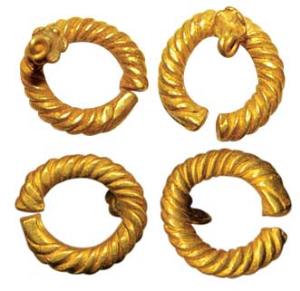 Primitive Gold Money, (c. 1st BC), 6.18g., ancient jewellery used as barter, a pair of ear