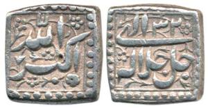 Akbar, Silver Square Rupee, Allahu Akbar type, Illahi 32, mintless and month less variety.