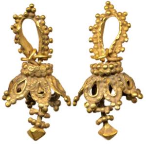 Gold Ear ornament, 1.68g, an ear ornament made into a loop with floral attribute, Ujjaini 