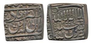Akbar, Silver Square Rupee, 11.32g, Ahmedabad Mint, AH 992. Extremely Fine.