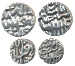 Akbar, Silver Mahmudi and ¼ Rupee, Malwa local type, early style (KM 67.1). Very Fine, Rar