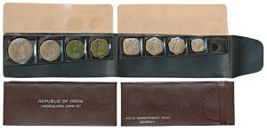 1967 Uncirculated et, set of 8, Paisa 1, 2, 3, 5, 10, 20, 50 and 1 Rupee, but of 1962. In 