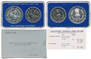 1980 Uncirculated Set, Rural Women’s Advancement, set of 2, Rupees 10 and 100. In immacula