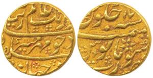 Aurangzeb, Gold Mohur, 11.04g, Surat Mint, RY 17, the mint name placed differently (KM 315