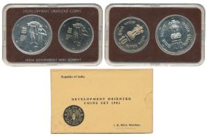 1980 Uncirculated Set, Rural Women’s Advancement, set of 2, Rupees 10 and 100. In immacula