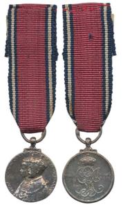 Silver Jubilee Medal of George V and Queen Mary, Silver, Miniature of the above lot, obv. 