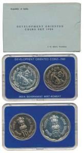 1980 Uncirculated Set, Rural Women’s Advancement, set of 2, Rupees 10 and 100. In immacula