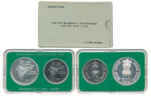 1982 Uncirculated Set, National Integration, set of 2, Rupees 10 and 100. In immaculate co