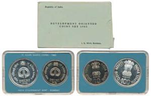 1982 Uncirculated Set, IX Asian Games, Delhi, set of 2, Rupees 10 and 100. In immaculate c