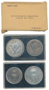 1974 Uncirculated Set, Planned Families Food For All, set of 2, Rupees 10 and 50. Slight t