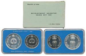 1982 Uncirculated Set, IX Asian Games, Delhi, set of 2, Rupees 10 and 100. Within original