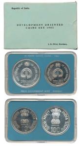 1982 Uncirculated Set, IX Asian Games, Delhi, set of 2, Rupees 10 and 100. Within original