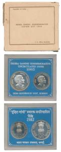 1985 Uncirculated Set, Death of Indira Gandhi, set of 2, Rupees 20 and 100. Slight tear on