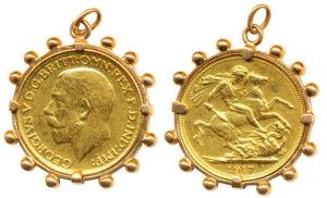 Great Britain, George V, Gold Sovereign, 8g, within pendant, 3g, total weight 11g, 1917, S
