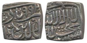 Akbar, Silver Square ½ Rupee, 5.66g, Ahmedabad Mint (mint name off flan), AH 992 (KM 61.1)