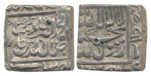 Akbar, Silver Square Rupee, 11.19g, Bang Mint, AH 1004 (KM 82.6). Very Fine+, Very Rare.