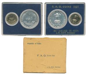 1971 Uncirculated Set, Food For All, set of 2, 20 Paise and Rupees 10. Plastic case very s