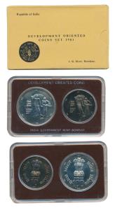 1981 Uncirculated Set, World Food Day, set of 2, Rupees 10 and 100. In immaculate conditio