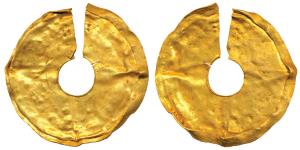 Gold Jewellery (c 100-300 AD), 4.12g, 34 mm, a circular disc with hole and opening for wea