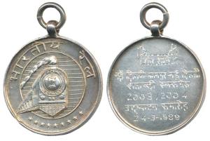Indian Railways, Silver Medal, 29.g, obv. a steam engine with Ashoka emblem, rev. engraved