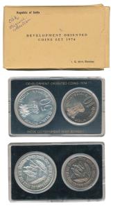 1974 Uncirculated Set, Planned Families Food For All, set of 2, Rupees 10 and 50. Some gra