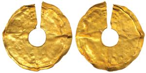 Gold Jewellery (c. 100-300 AD), 4.12g, 34 mm, a circular disc with hole and an opening to 