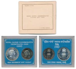 1985 Uncirculated Set, Death of Indira Gandhi, set of 2, Rupees 20 and 100. Slight tear on
