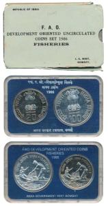 1986 Uncirculated Set, Fisheries, set of 2, Rupees 20 and 100. Within original packaging, 