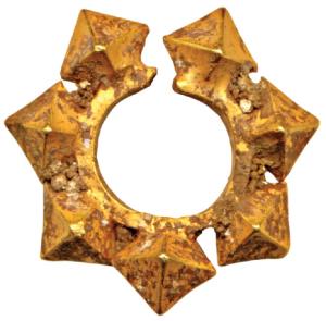 Gold Jewellery, 4.53g, a small circular ear ornament with seven rhombus shaped projections