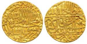 Akbar, Gold Mohur, 10.81g, Dar ul-Khilafat Agra Mint, AH 974, Kalima on obv. (KM 106.1). V