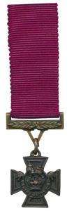 Victoria Cross Medal, Bronze, Miniature, a cross pattee and a lion statant gardant on the 