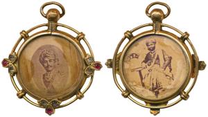 Gold Pendant, 7.25g, adorned with semi-precious stones, with a black and white photograph,