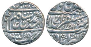 Akbarabad Mint, Silver Rupee, 11.1g, in the name of Shah Alam II, AH 1198/25, fish on rev.