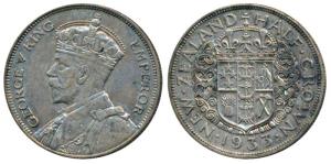 New Zealand, George V, Half Silver ½ Crown, 14.14g, 1933, crowned shield within ornamental