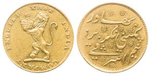 Gold ½ Mohur (Ashrafi), 5.8g, Obverse: a lion holding a Crown in its hand to left, Reverse