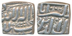 Akbar, Silver ½ Rupee, 6.67g, mint name off flan, stylization that of Ahmedabad Mint, AH 1