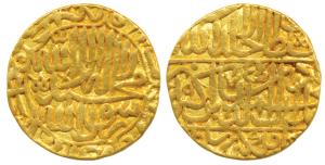 Akbar, Gold Mohur, 10.81g, Dar ul-Khilafat Agra Mint, AH 974, Kalima on obv. (KM 106.1). V