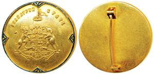 Bharatpur, Gold Badge, 22.1g, coat of arms of the state within an enameled green border on