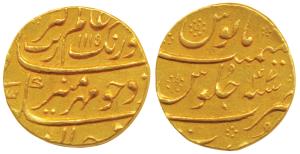 Aurangzeb, Gold Mohur, 11.04g, Surat Mint, AH 1115/47 (KM 315.45). About Extremely Fine.