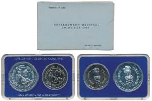 1980 Uncirculated Set, Rural Women’s Advancement, set of 2, Rupees 10 and 100. In immacula