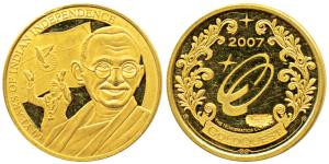 Mahatma Gandhi, 60 Years of Indian Independence Medallion, Gold 6.05g, obv. Gandhiji with 