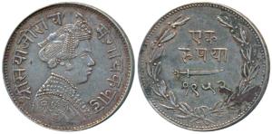 Sayaji Rao III, Silver Rupee, 11.28g, small flan, VS 1952 (KM Y36a). About Extremely Fine.