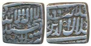 Akbar, Silver Square Rupee, 11.08g, mint name off flan, stylization that of Dar-ul-Sultana