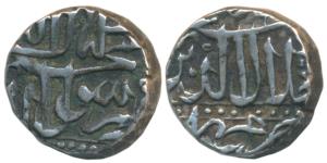 Akbar, Silver Mahmudi, 5.68g, Mulher Mint, early style (KM 67.1). Very Fine, Rare with com